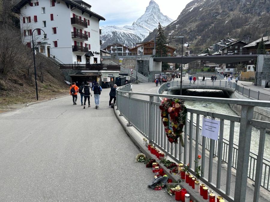 Im Hintergrund das Matterhorn: Hier stiessen der E-Biker und das Elektroauto zusammen.