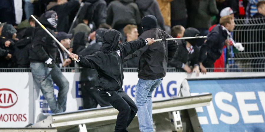 Fangewalt Hooligan Fussball Stadion