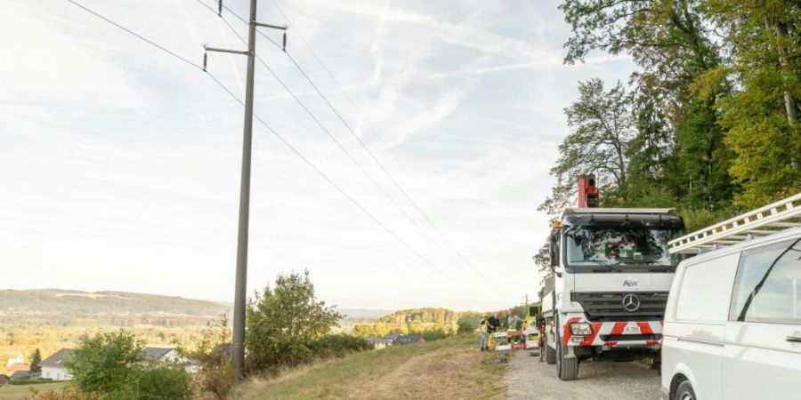 Insgesamt 26 Betonmasten werden in der Region Bremgarten AG abgebaut, nachdem die AEW Energie AG die Erdverkabelung abgeschlossen hat.