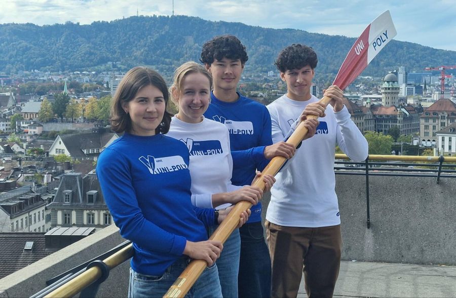 Rudern bei Uni vs. Poly: Katarina McMahon (Uni), Julia Andrist (Poly), Gyan Wettstein (Uni) und Janis Jucker (Poly, v. l.).