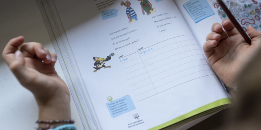 Gemäss der Initiative soll in der Primarschule Englisch unterrichtet und der Französischunterricht auf die Sekundarstufe verschoben werden. (Symbolbild)