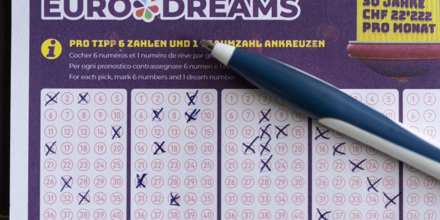 Zwei glückliche Mitspielende erhalten eine monatliche Zahlung von 2222 Franken während fünf Jahren dank der Ziehung von Eurodreams vom Donnerstag. (Archivbild)