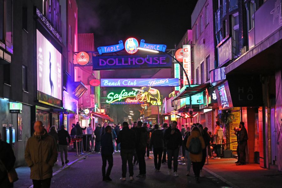 Das berühmte Vergnügungsviertel Reeperbahn im Hamburger Stadtteil St. Pauli.