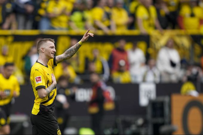 Vor wenigen Tagen wurde bekannt: Marco Reus verlässt Dortmund am Saisonende. Gegen Augsburg zeigt er ein starkes Spiel. Marco Reus