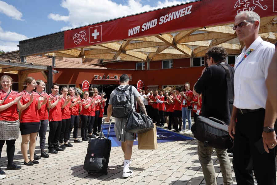 Die Schweizer Delegation hat am Montag im Waldhotel in Stuttgart eingecheckt.