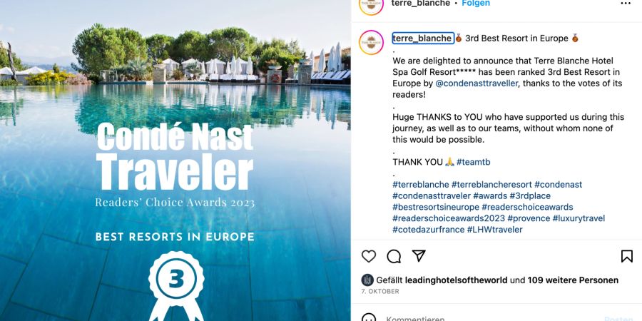 Instagram Screenshot von einem Conde Nast Traveler Award 2023 vor Pool Hintergrund.