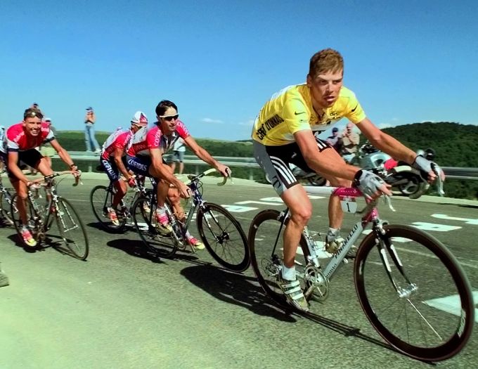 Jan Ullrich gewinnt für das Team Telekom die Tour de France. Jan Ullrich