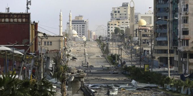 Die Al-Rashid-Hauptstrasse in Gaza-Stadt nach israelischem Beschuss. Gaza