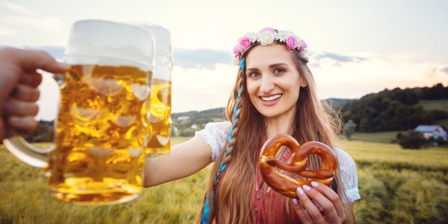 Frau Bierkrug Brezel