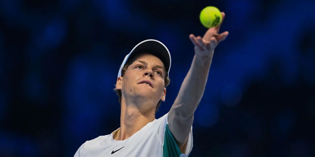 Jannik Sinner Easily Defeats Stefanos Tsitsipas at ATP Finals in Front of Home Crowd