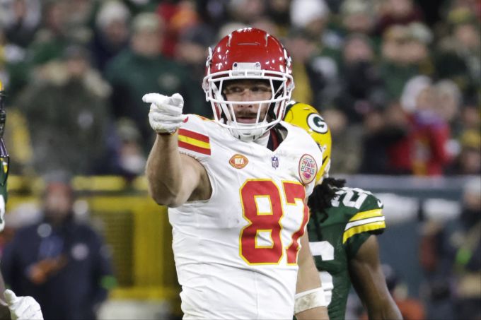 Ist die Beziehung zwischen Travis Kelce und Taylor Swift nur Marketing? Travis Kelce Taylor Swift