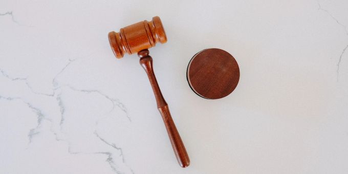 Ein Zürcher Anwalt wurde in Deutschland gewalttätig - und wurde nun in der Schweiz aus dem Anwaltsregister gelöscht. anwalt zürich