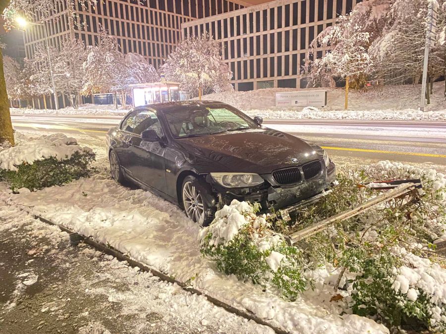 Verkehrsunfall auf der Gubelstrasse im Kanton Zug.