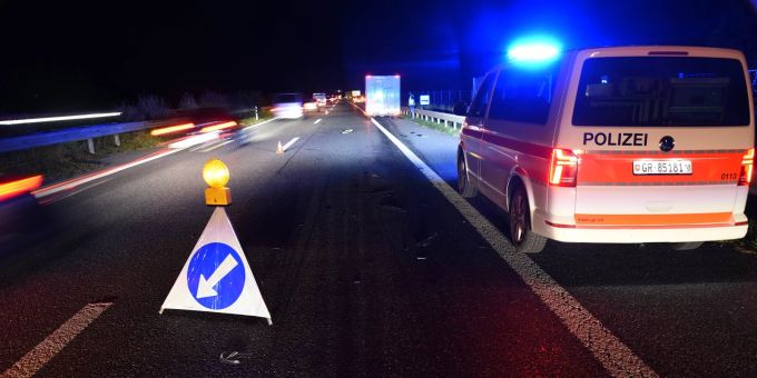 A13 bei Maienfeld GR - Mann (22) nach Auffahrunfall im Spital