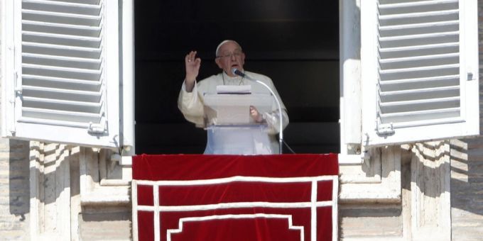 Am Montag wurde Papst Franziskus vergeblich auf der von ihm einberufenen Weltsynode gesucht. Am Dienstag nahm er allerdings wieder teil. papst franziskus weltsynode