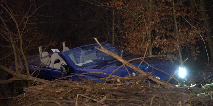Dietlikon ZH - Sportwagenfahrer nach Unfall verhaftet