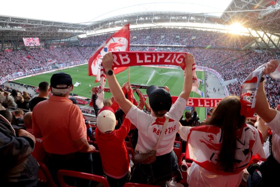 Einen Tag später ist davon im ausverkauften Stadion von RB Leipzig nichts zu merken.