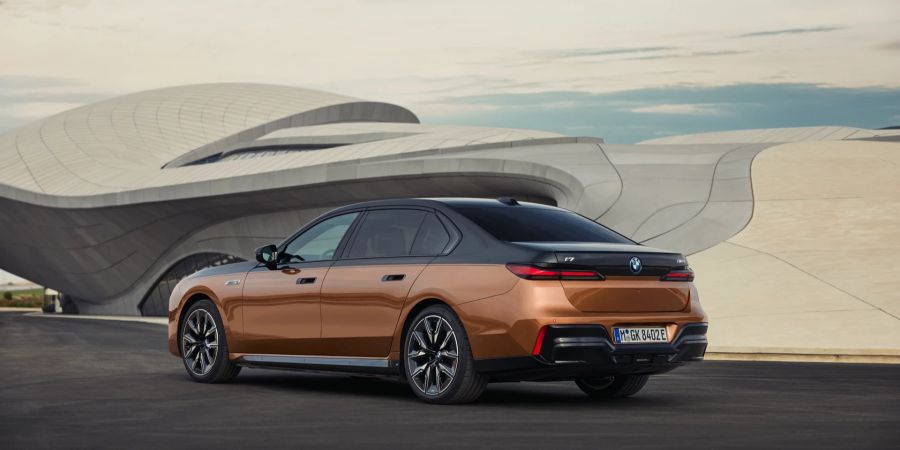 BMW i7 M70