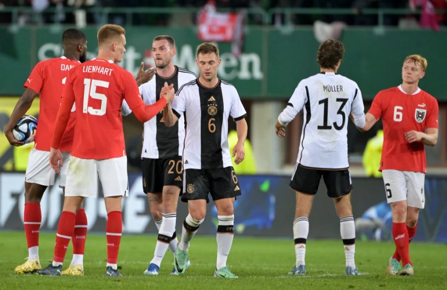 Fussball wurde auch noch gespielt. Die Deutschen verlieren erneut ein Länderspiel.