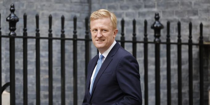 Der britische Vizeregierungschef Oliver Dowden steht hinter der Migrations-Warnung des Premierministers Rishi Sunak. oliver dowden