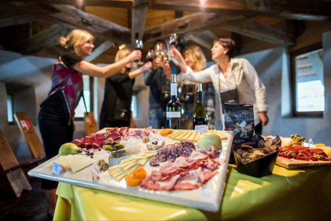 _Geniessen auf der «Balade des Divins». Plättli und Weingenuss