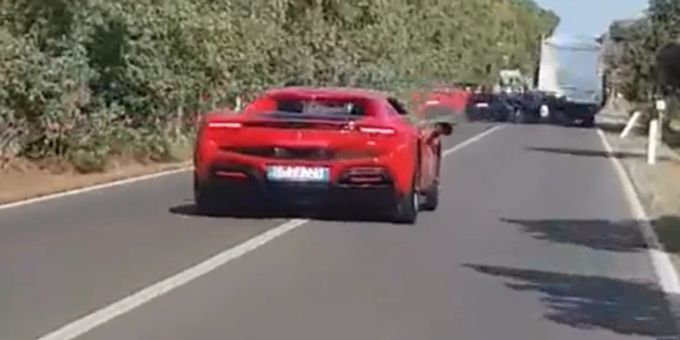 Der Ferrari des verstorbenen Schweizer Ehepaars verunfallte bei einem Überhol-Manöver.