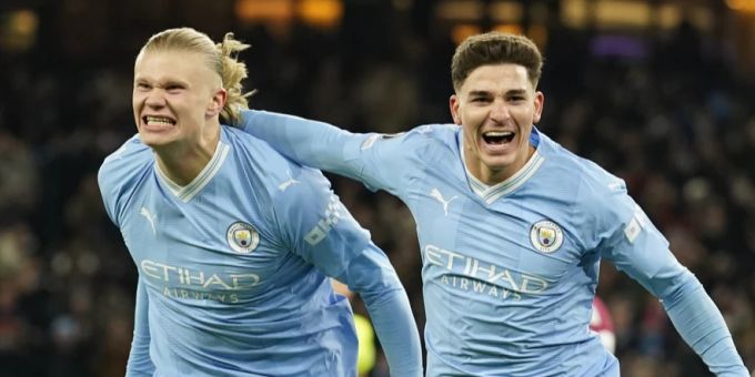 Mit Erling Haaland und Julián Álvarez verfügt Manchester City über Weltklasse-Stürmer. Manuel Akanji würde sie wohl gerne auch bei der Nati in den eigenen Reihen haben. Manuel Akanji Julián Álvarez