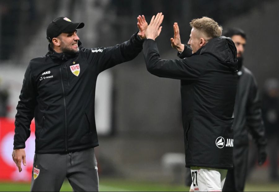 VfB Stuttgart freut sich über den Auswärtssieg.