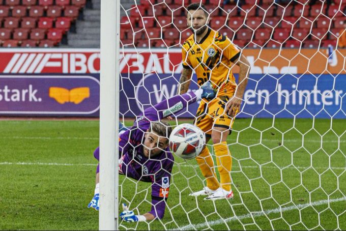 Viel zu tun hat Lugano-Goalie Saipi bei GC nicht. Trotzdem schlägt es zweimal hinter ihm ein. Tor