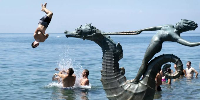 Hitzewelle breitet sich in der Schweiz aus - Warnstufe 3 erreicht. (Symbolbild) Hitzewelle