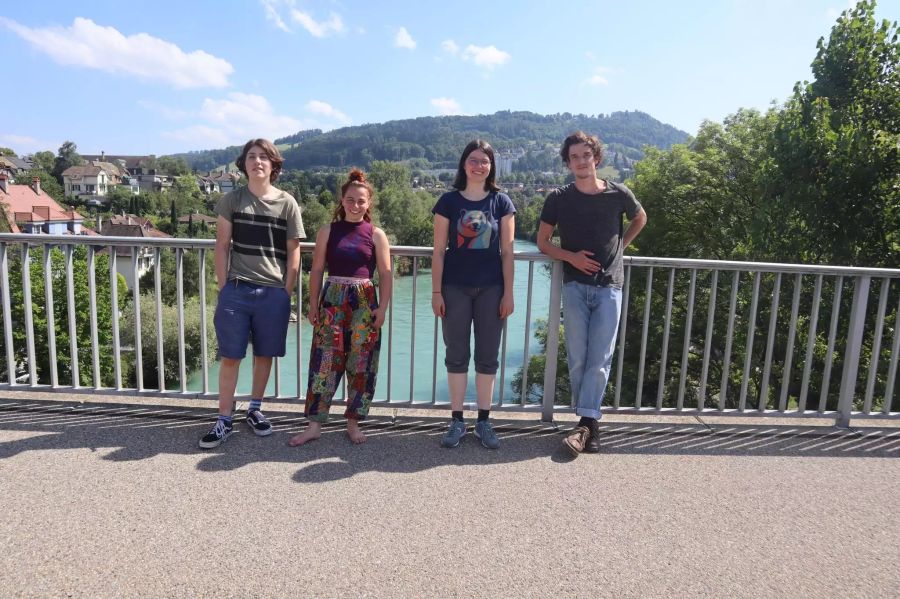 Die vier Aktivisten von links nach rechts: Nino Keller, Lina Vogt, Zoe Amrein und Lars Hauser.