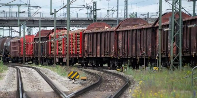 Ein Güterzug steht am Rangierbahnhof. Foto: Sven Hoppe/dpa Ein Güterzug steht am Rangierbahnhof. Foto: Sven Hoppe/dpa