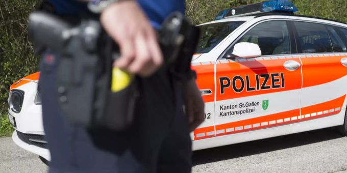 Der Velofahrer kam mit leichten Verletzungen davon.
