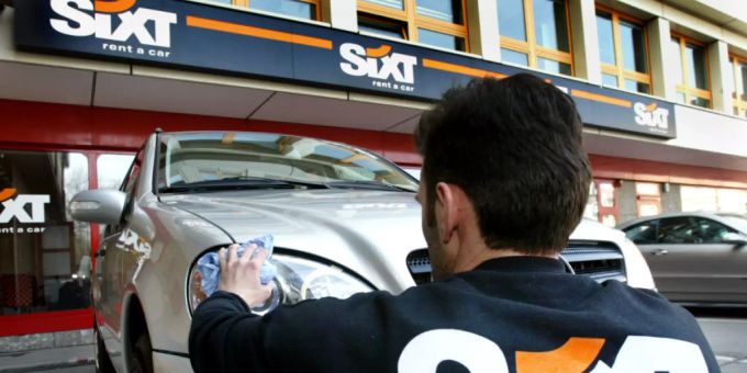 Der Autovermieter Sixt erholt sich von der Coronakrise und ist im zweiten Quartal kräftig gewachsen. Unter anderem führten die höheren Preise für Mietautos dazu.(Archivbild) Der Autovermieter Sixt erholt sich von der Coronakrise und ist im zweiten Quartal kräftig gewachsen. Unter anderem führten die höheren Preise für Mietautos dazu.(Archivbild)