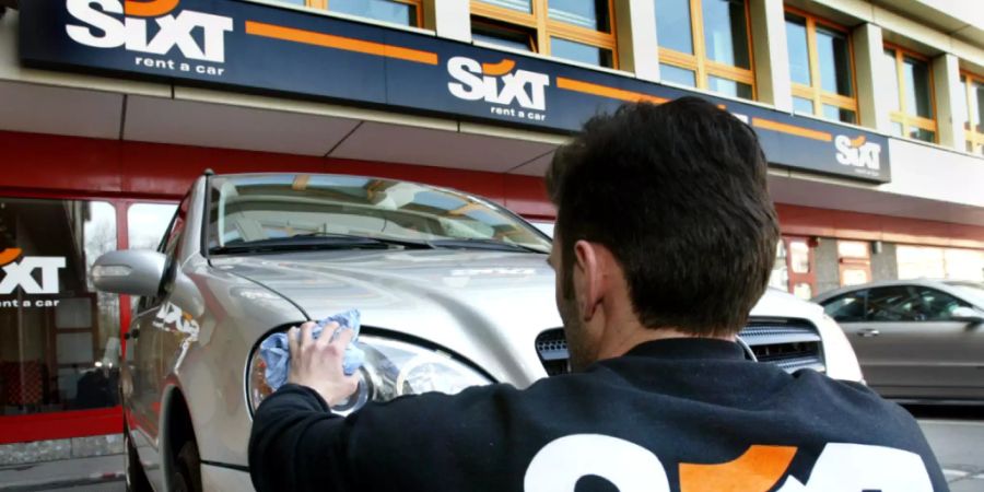 Der Autovermieter Sixt erholt sich von der Coronakrise und ist im zweiten Quartal kräftig gewachsen. Unter anderem führten die höheren Preise für Mietautos dazu.(Archivbild)