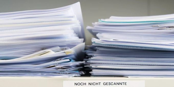 Die liberale Denkfabrik Avenir Suisse will mit einer neuen Rechtsform «Digitale Mini-GmbH» die Digitalisierung der Schnittstellen zwischen Behörden und Unternehmen beschleunigen. Die Schriftwechsel sollten papierlos erfolgen. (Symbolbild) Die liberale Denkfabrik Avenir Suisse will mit einer neuen Rechtsform «Digitale Mini-GmbH» die Digitalisierung der Schnittstellen zwischen Behörden und Unternehmen beschleunigen. Die Schriftwechsel sollten papierlos erfolgen. (Symbolbild)