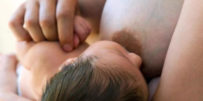 Berlin/San Francisco - Studie: mRNA aus Impfstoff nicht in Muttermilch nachweisbar