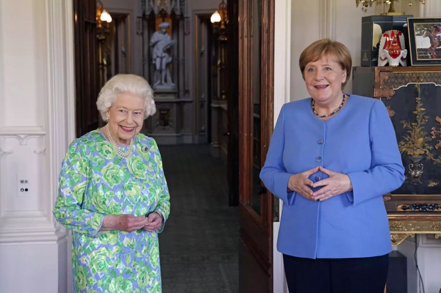 Auch mit Angela Merkel schien sich die Monarchin bestens zu amüsieren. Die Bundeskanzlerin war am 2. Juli zu Besuch bei der Queen.