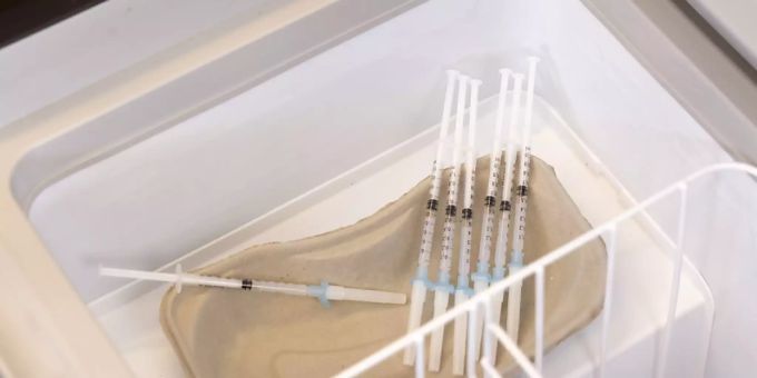 Für die Impfungen ist alles bereit: Für eine Nachbarschaftsaktion vorbereitete Spritzen in Yverdon-les-Bains VD. Für die Impfungen ist alles bereit: Für eine Nachbarschaftsaktion vorbereitete Spritzen in Yverdon-les-Bains VD.