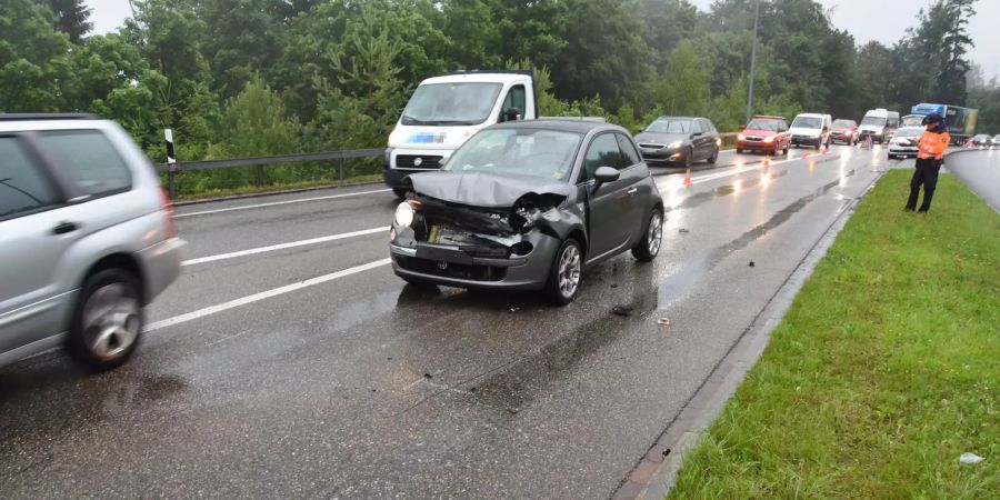 eine 23-jährige Autofahrerin leicht verletzt