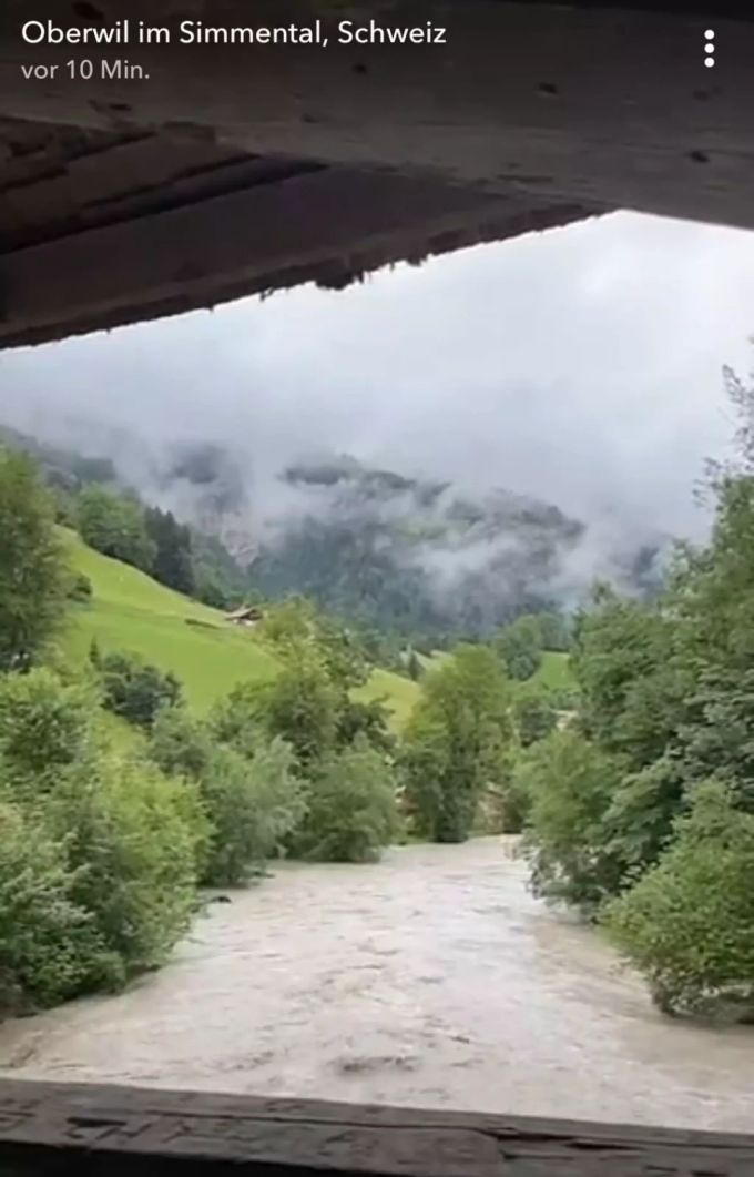 Die Simme in Oberwil im Simmental BE am Dienstagvormittag. Unwetter Kanton Bern