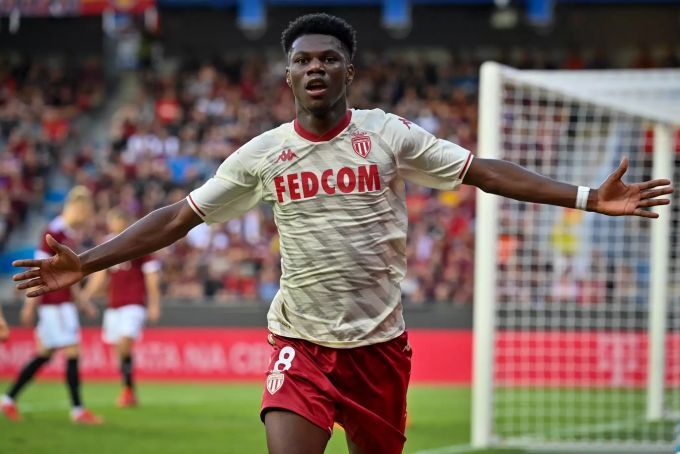 Aurelien Tchouameni jubelt nach seinem Tor gegen Sparta Prag. Aurelien Tchouameni AS Monaco
