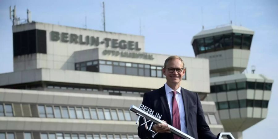 Schlüsselübergabe zur Nachnutzung des Berliner Flughafen Tegel