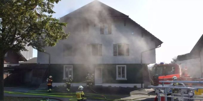 Ernsthaft verletzt wurde niemand. Brand