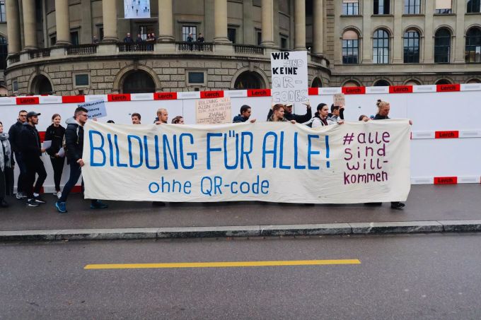 Uni Zürich Demo Coronavirus