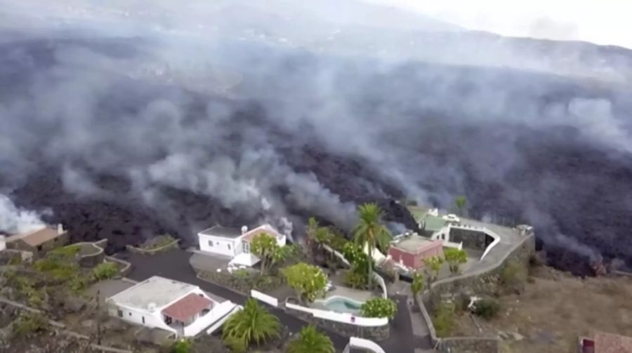 Der Lavastrom hat schon verschiedene Häuser in La Palma verschlungen.