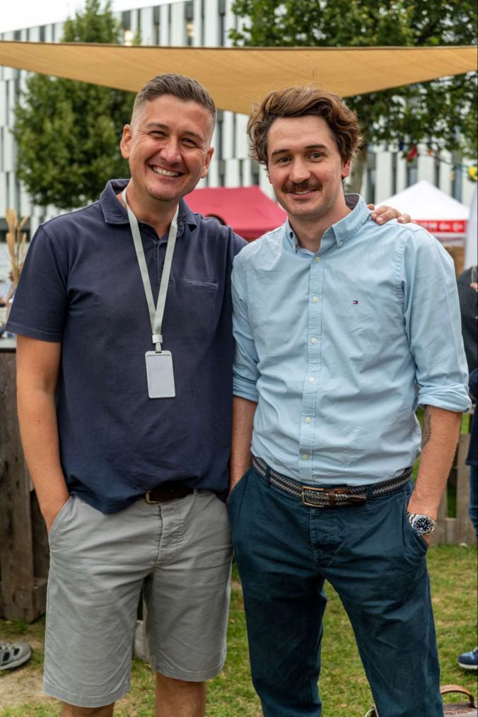 Dario (l) und Patrick (Lietreu/r). Patrick ist ein begeisterter Liebefeld Park Besucher