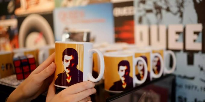 Queen-Tasse Queen