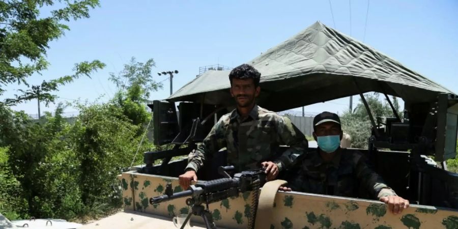 Ein afghanischer Soldat in Bagram