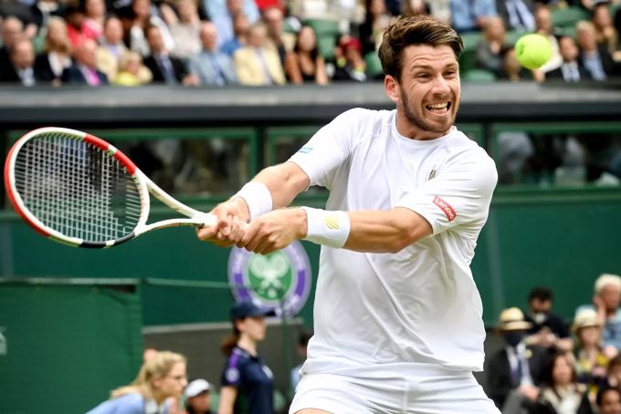 Cameron Norrie kommt gegen Roger Federer nicht in Fahrt. Roger Federer